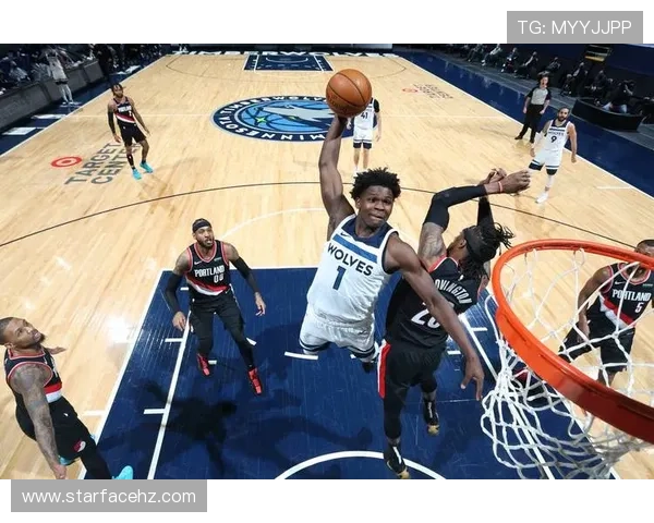 足球明星跨界挑战NBA赛场展现运动员多才多艺的魅力与激情