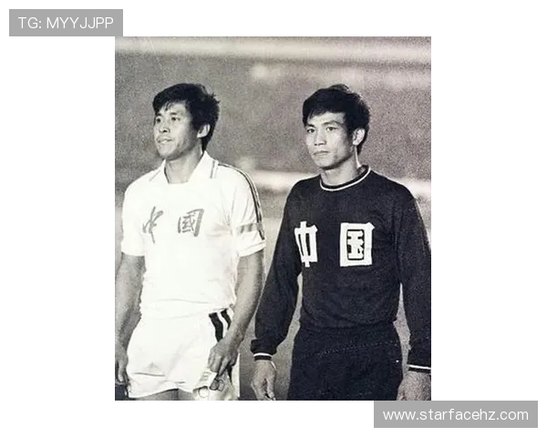 何家劲：香港足球明星队员的传奇人生与赛场风采